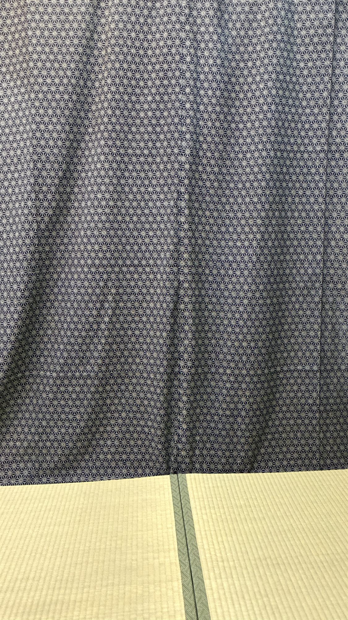 和柄背景（麻の葉・藍）置き畳 - Studio Nagoya Base