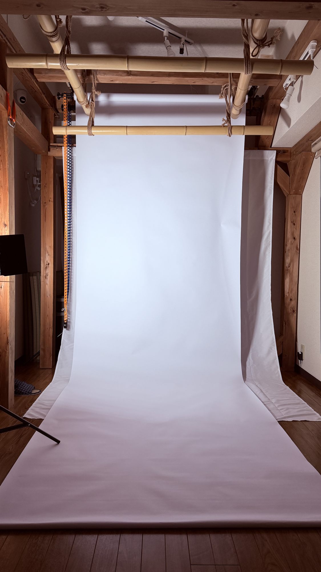 White cyclorama color variation 6 - Studio Nagoya Base